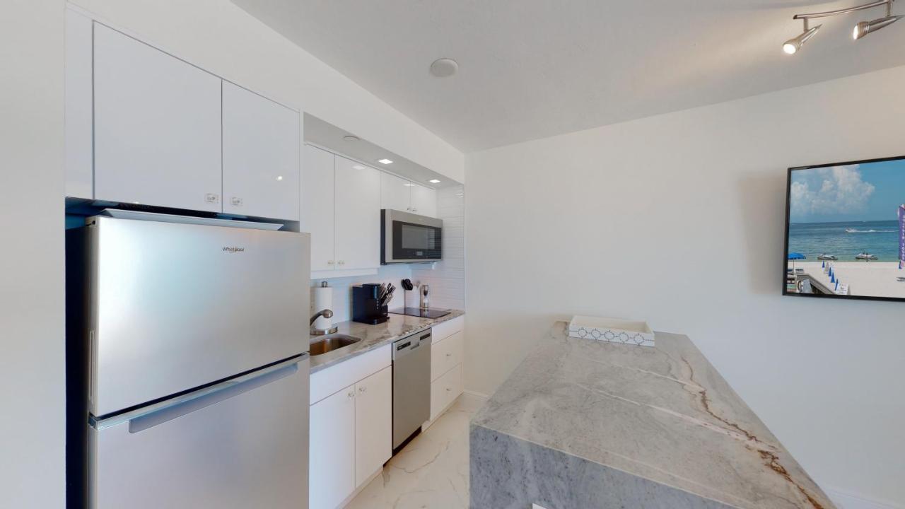 Totally Renovated Beachfront Condo At Apollo! Marco Island Exterior foto